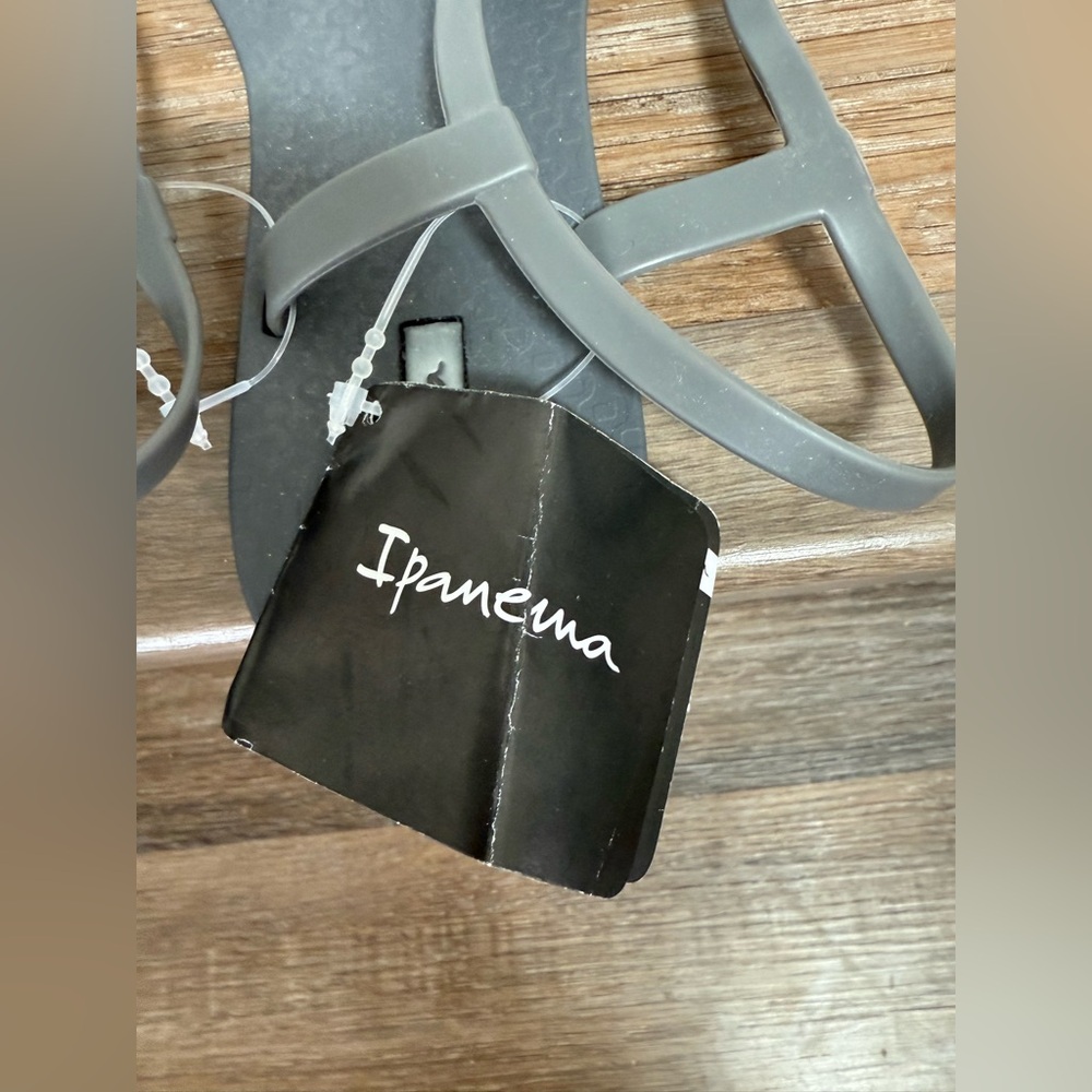 NWT - Ipanema - Grey Knotted Thong Sandal - Size 8 - Picture 2 of 6